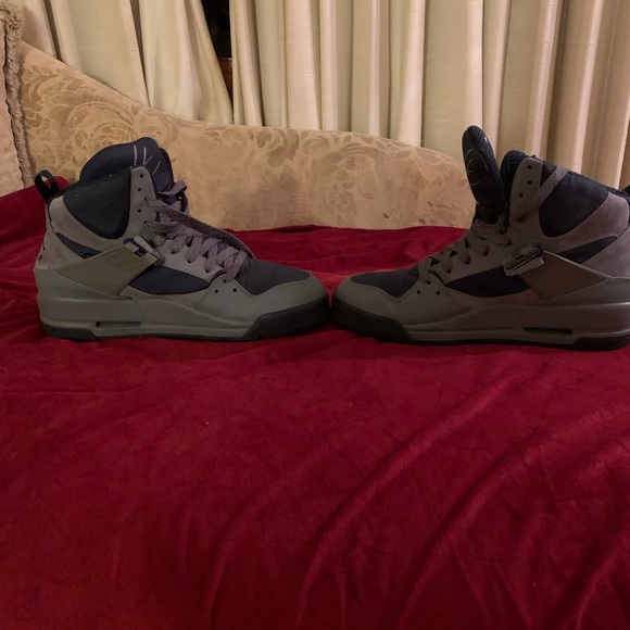 Men’s Jordan Retro 4 high top athletic shoes. Size 13 - Picture 5 of 8